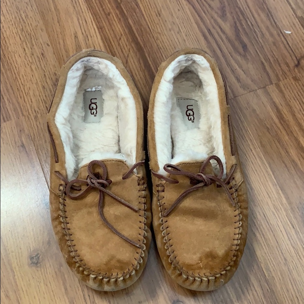 Ugg Dakota moccasins